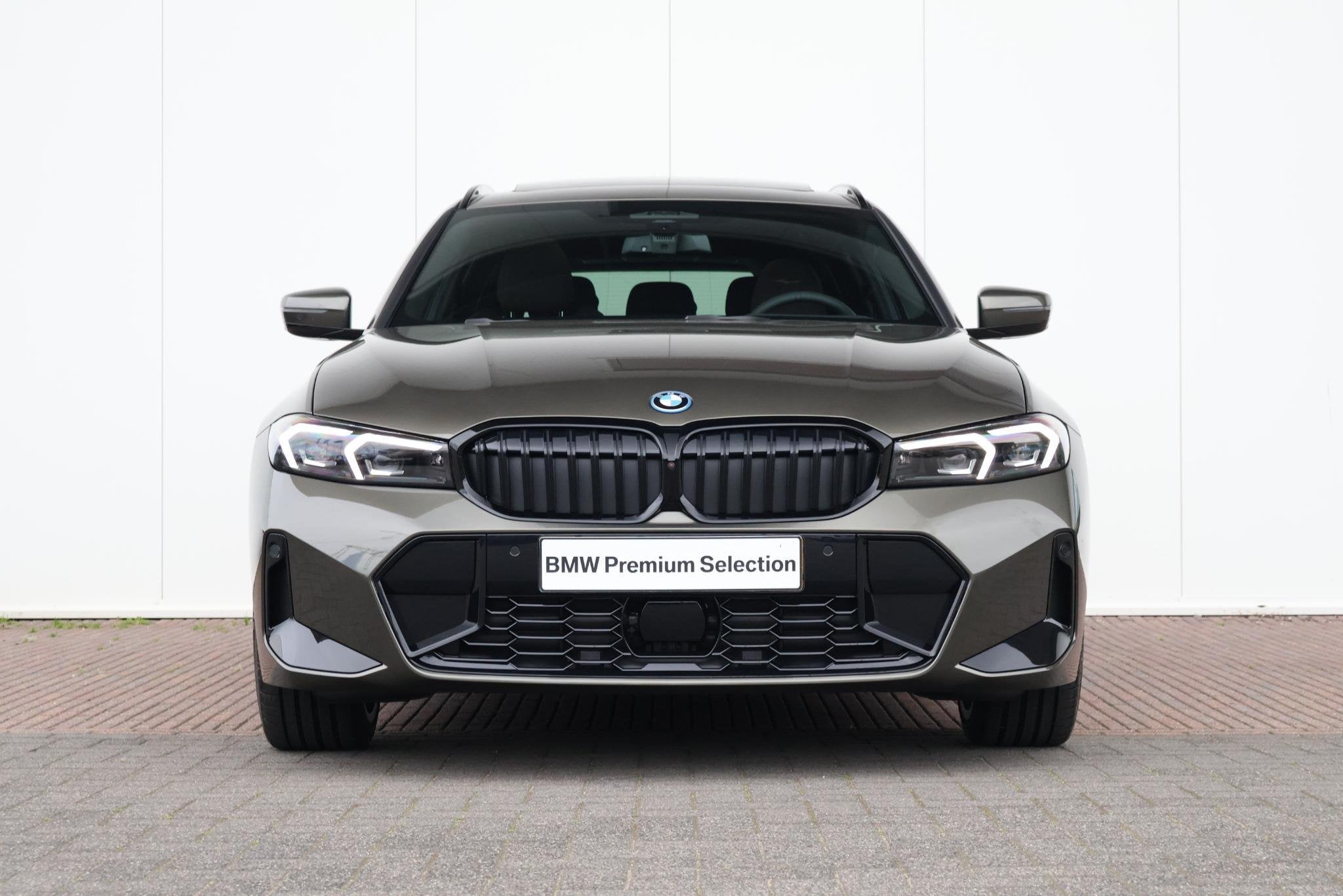 BMW 3-serie Touring 330e | SoH 100% | BMW Individual Special, 1998 cc, Achterwielaandrijving, 4 cilinders, Met garantie (alle)