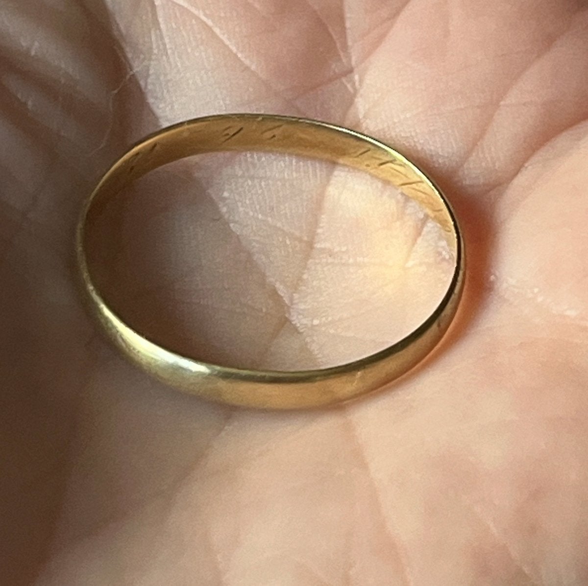 14 Karaats Gouden Trouwring - Gemerkt met Eikenblad, Sieraden, Tassen en Uiterlijk, Ophalen of Verzenden, Goud, Ring