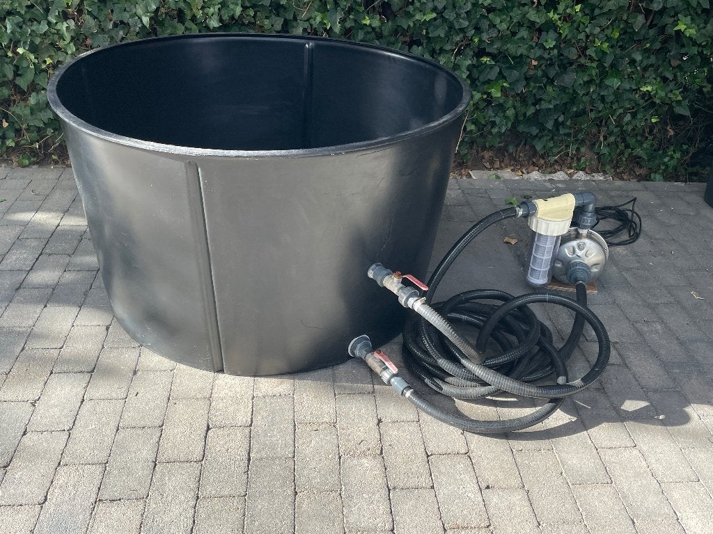 Ronde vijverbak 650 ltr met pomp filter afsluiters en slang, Ophalen, Gebruikt
