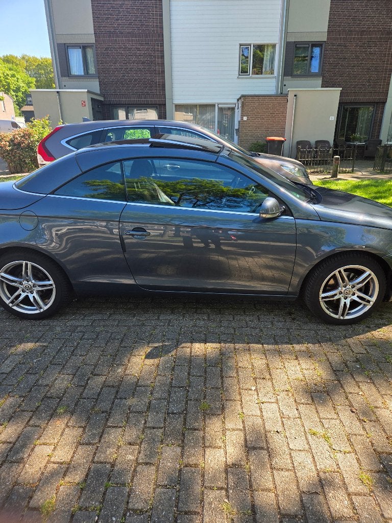 Volkswagen Eos 2.0 16V FSI 110KW 2007 Grijs apk 13-09-2027, Auto's, Voorwielaandrijving, 4 stoelen, Origineel Nederlands, Overige kleuren