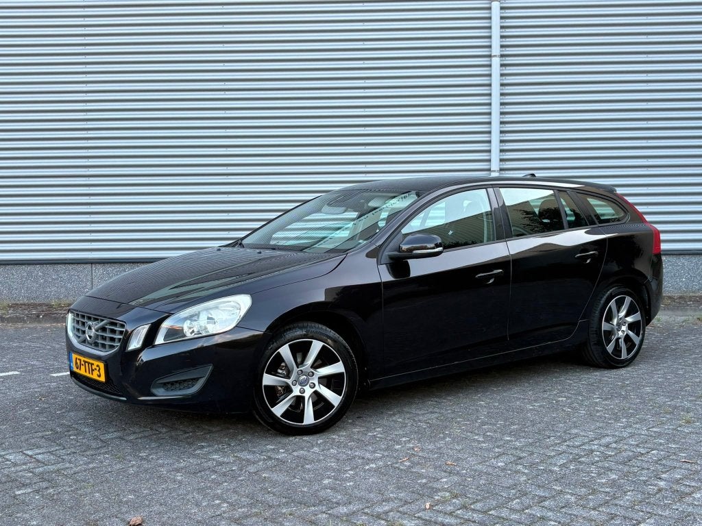 Volvo V60 T3 150pk Start/stop 2012 Trekhaak Navi NAP Psensor, Auto's, Voorwielaandrijving, 1596 cc, Stof, 4 cilinders