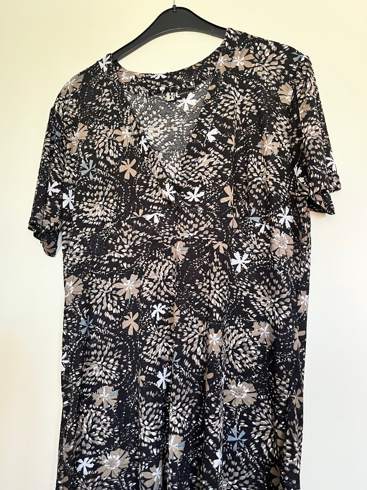Zwarte tuniek met bloemenprint maat 48/50, Kleding | Dames, Ophalen of Verzenden, Zo goed als nieuw, Maat 46/48 (XL) of groter