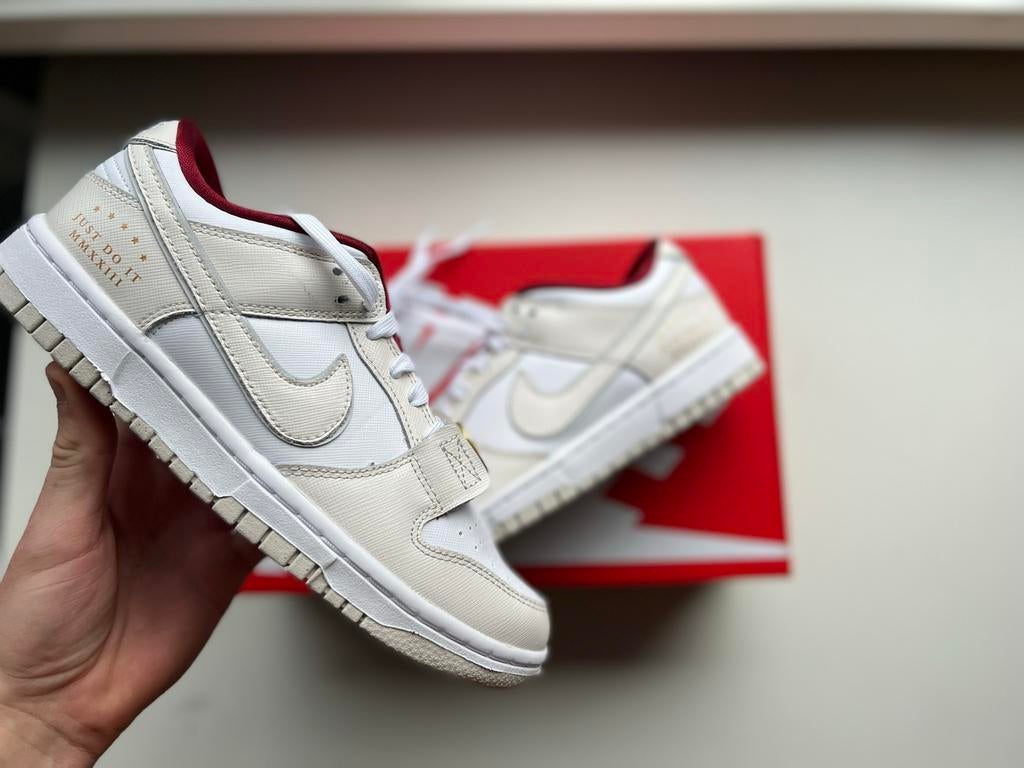 Nike dunk low "Just do it white phantom" maat 40,5, Kleding | Dames, Schoenen, Beige, Nieuw, Ophalen of Verzenden, Sneakers of Gympen