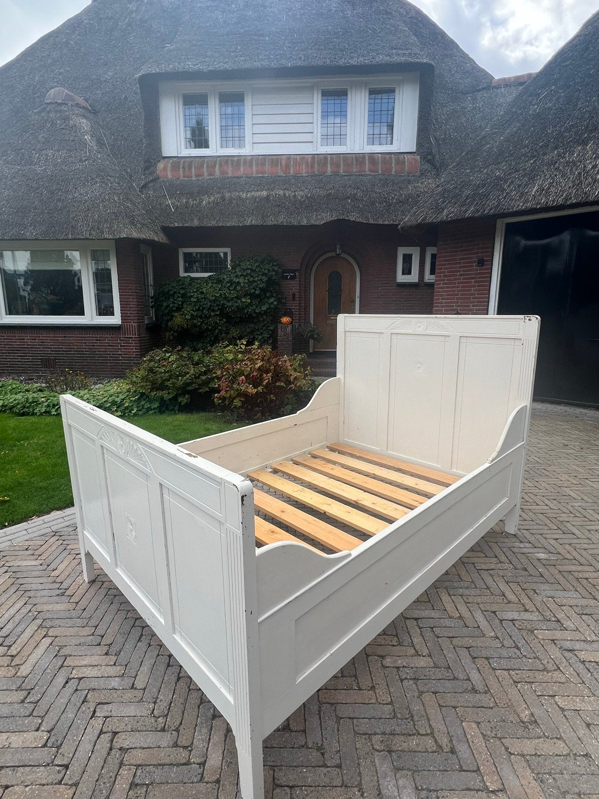 Antiek zweeds wit houten bedframe met lattenbodem, Ophalen