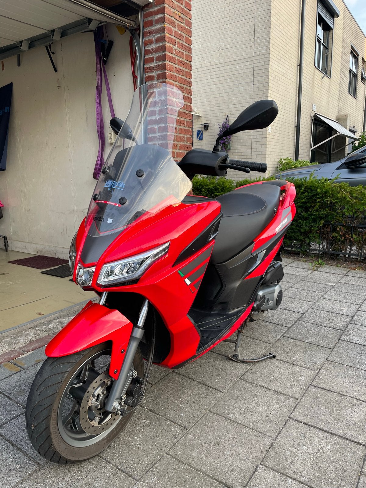 ZEER NETTE Aprilia Sxr 50 - Dealer onderhouden,, Fietsen en Brommers, Ophalen, Overige modellen, Maximaal 45 km/u, Zo goed als nieuw