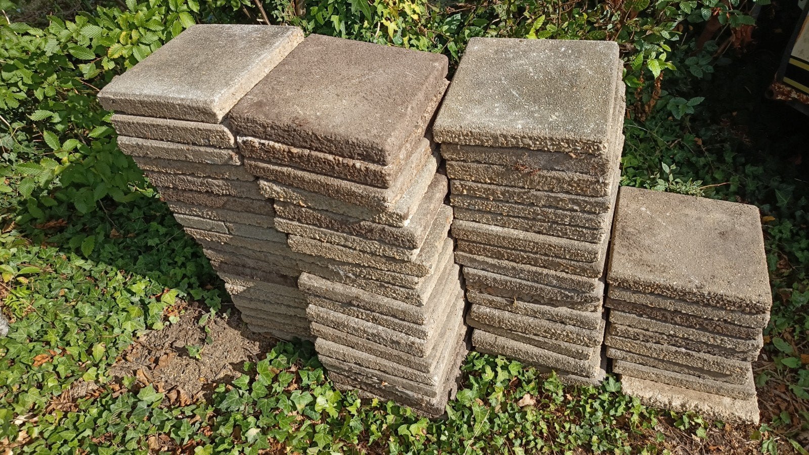 Gratis af te halen: 80 gebruikte tegels in Emmer-Compascuum, Ophalen, Gebruikt, Beton, Terrastegels