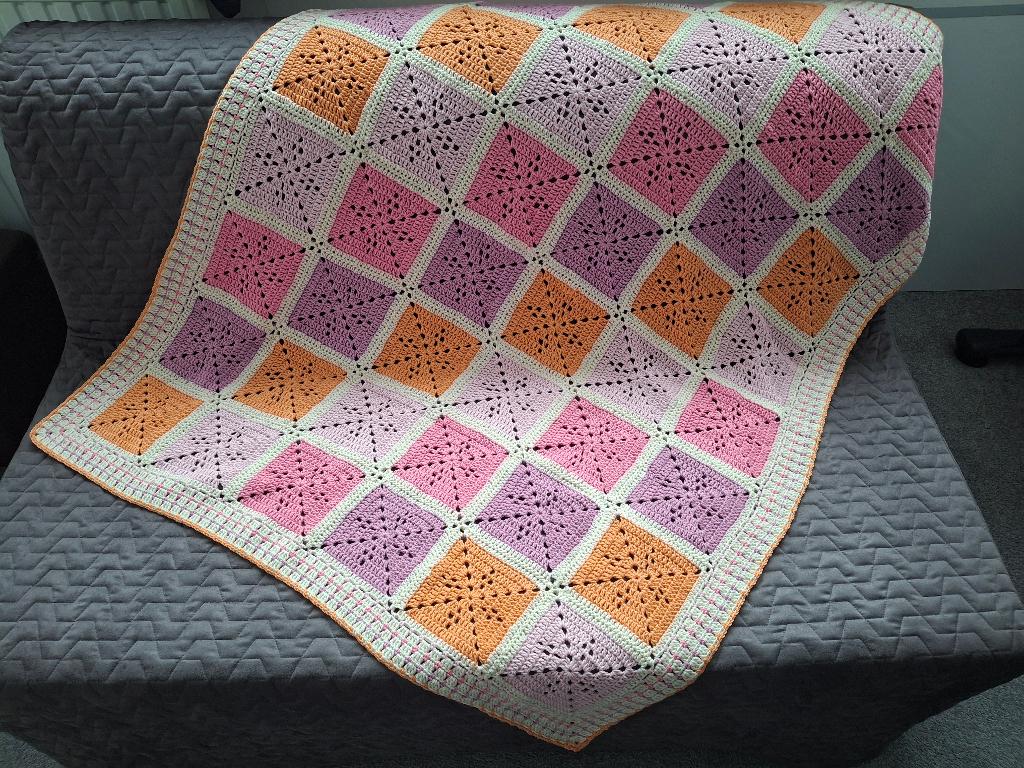 18.  Creme rose geblokt gehaakte deken 105 x 134, Ophalen of Verzenden, Nieuw