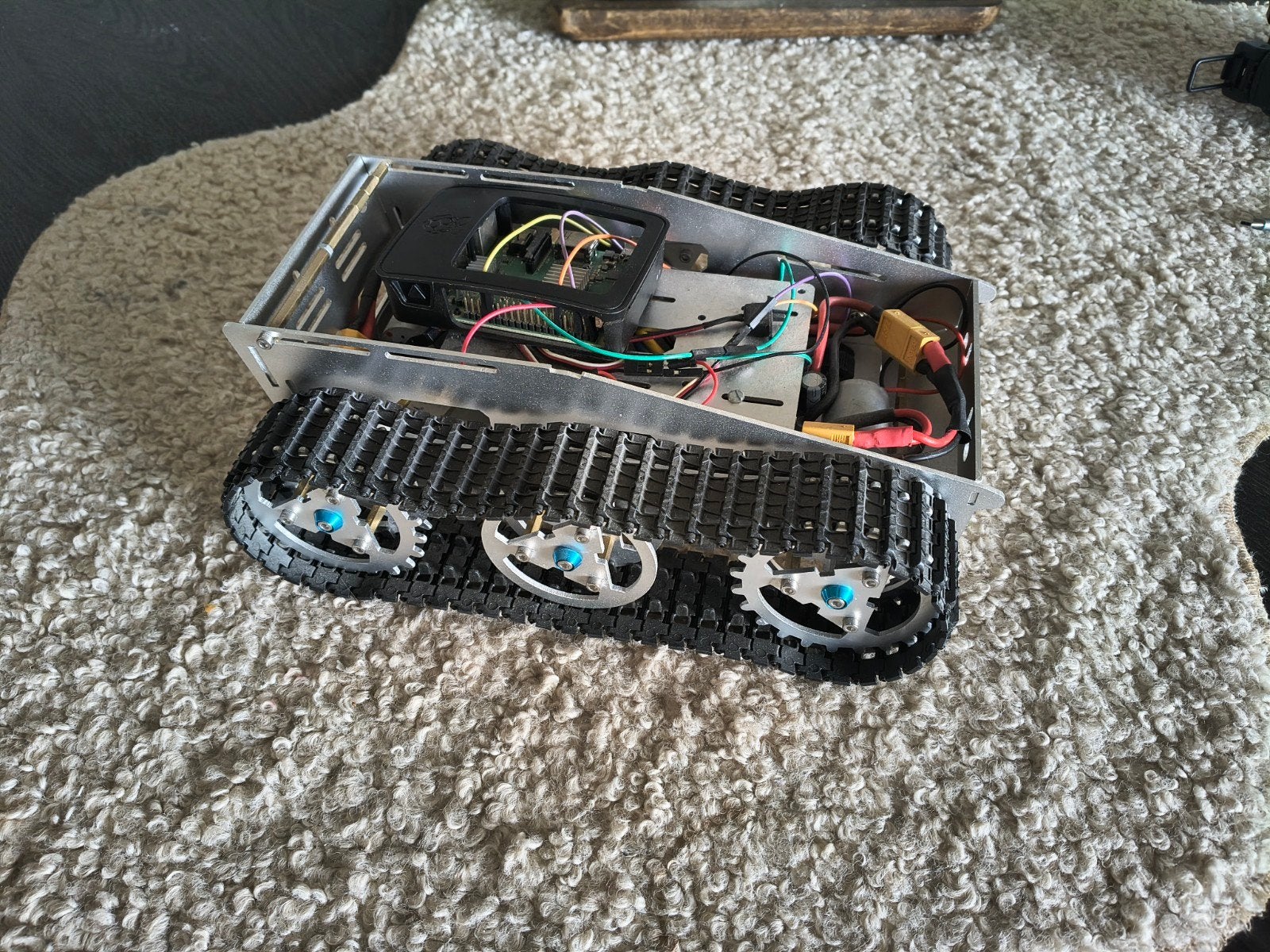 Robot tank met lithium accu & raspberry pi, Hobby en Vrije tijd, Modelbouw | Auto's en Voertuigen, Tank, 1:32 tot 1:50, Overige merken