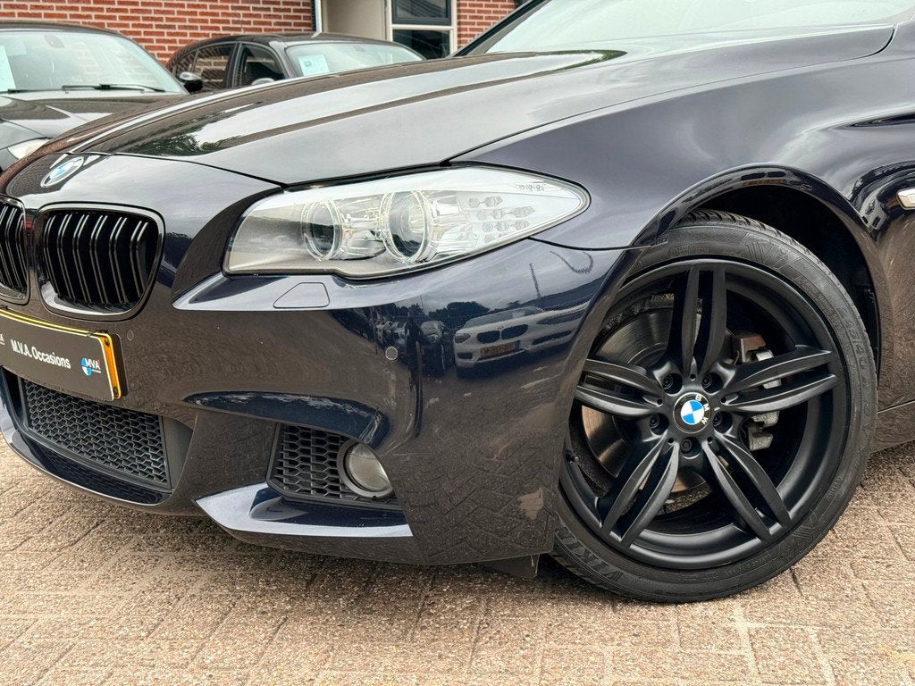 BMW 5-serie Touring 520i High Executive M Sport|Nieuwe Ketti, Auto's, Euro 5, Achterwielaandrijving, Gebruikt, Zwart