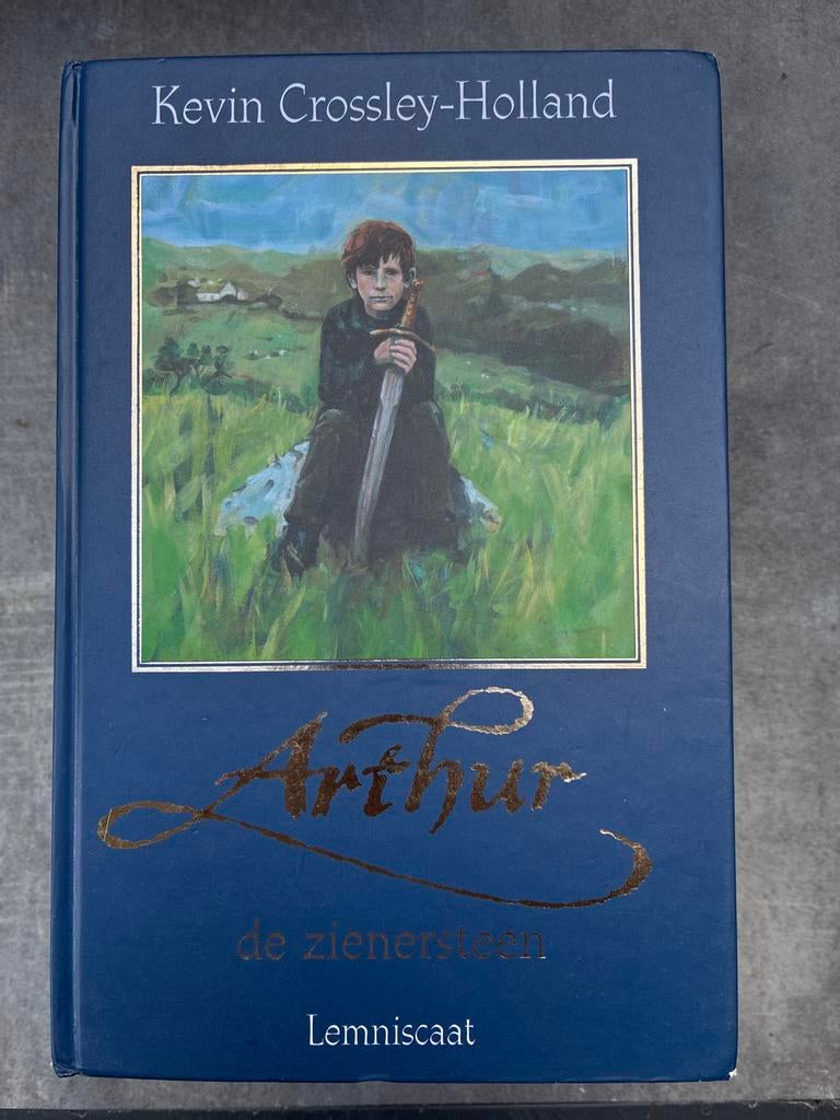 Arthur: De Zienersteen - Kevin Crossley-Holland, Ophalen of Verzenden, Zo goed als nieuw