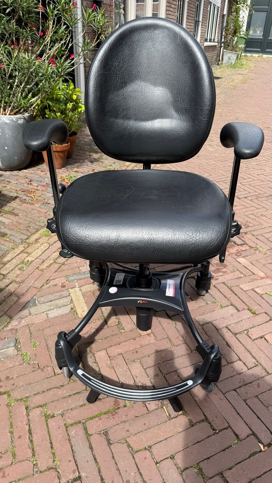 Vermund Larsen trippelstoel. Ergonomische bureaustoel Zwart, Diversen, Verpleegmiddelen, Ophalen, Gebruikt