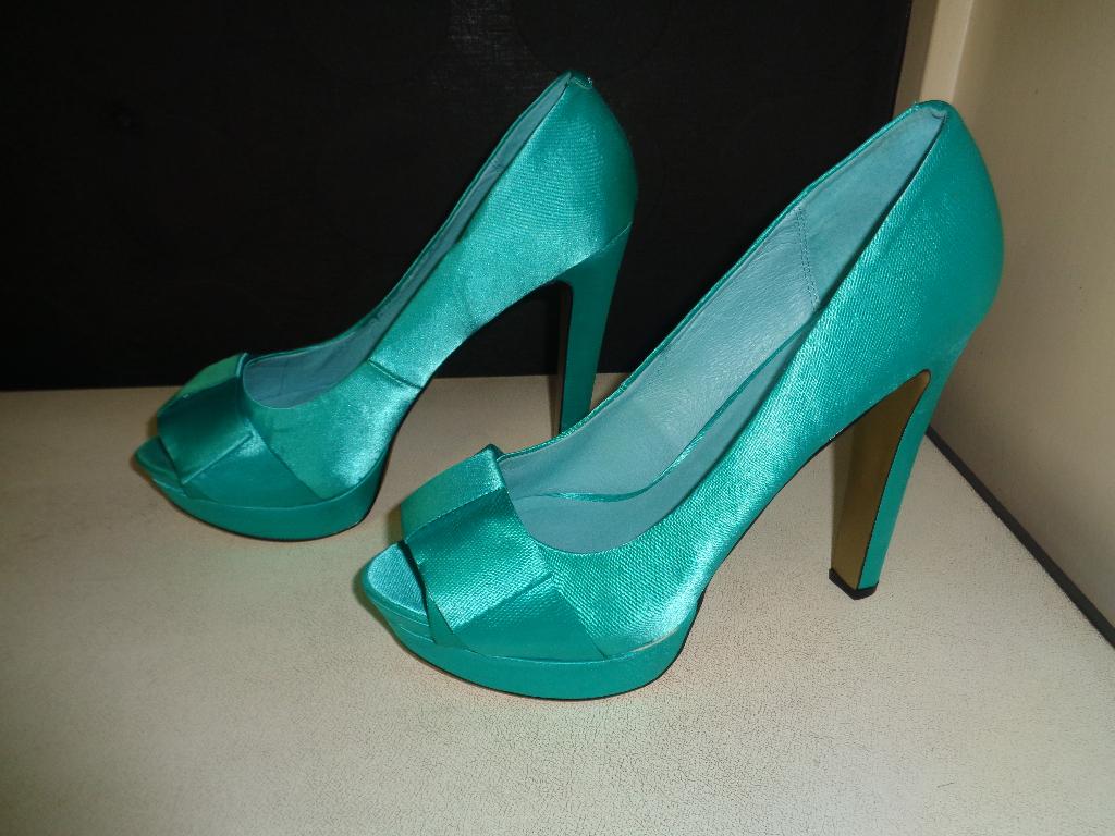 MONIQUE COLLIGNON groene hoge pumps, Kleding | Dames, Pumps, Verzenden, Nieuw, MONIQUE COLLIGNON