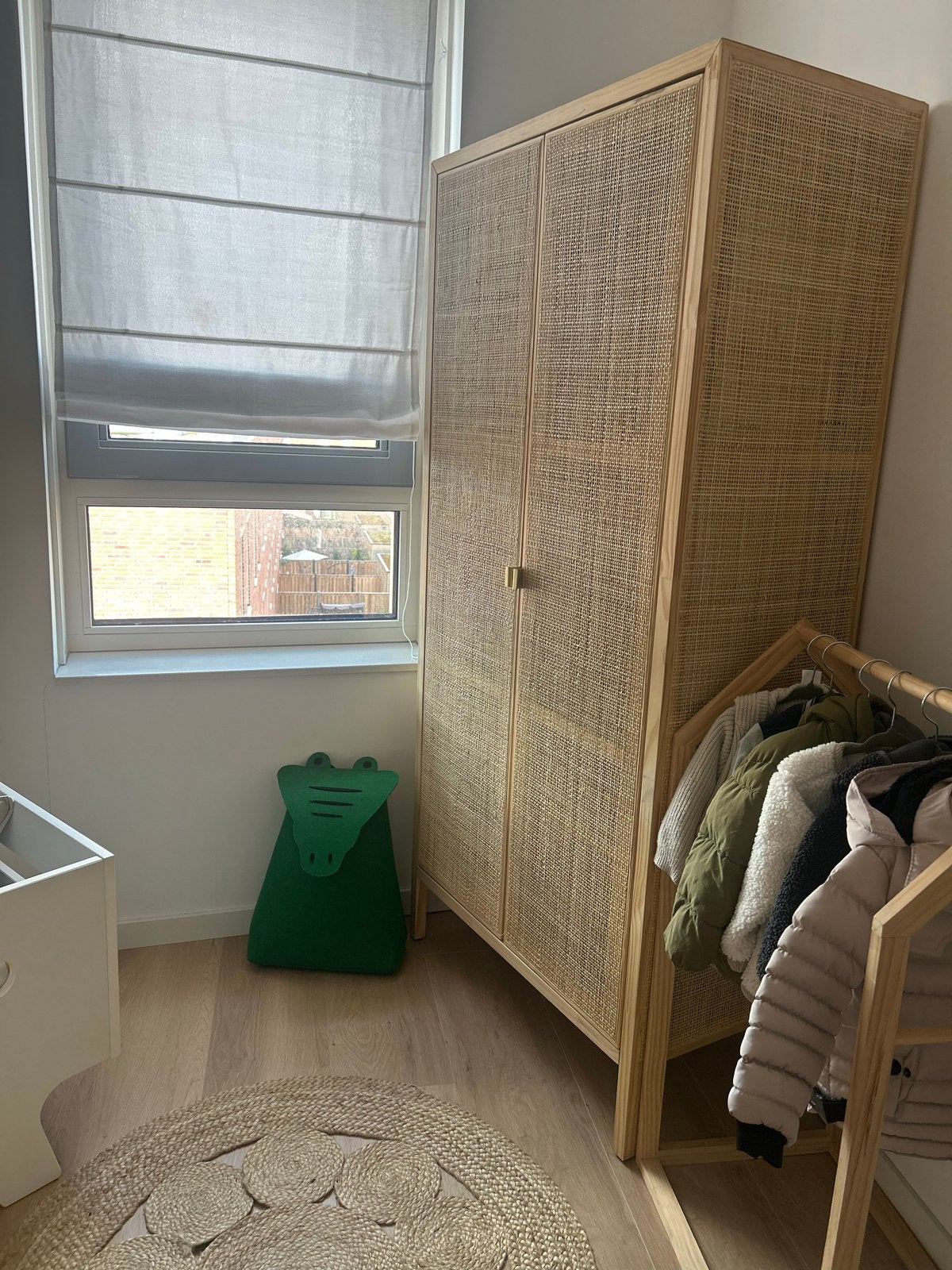Stijlvolle rotan webbing kledingkast - Zo goed als nieuw, Huis en Inrichting, Kasten | Kledingkasten, Ophalen, 50 tot 100 cm, Zo goed als nieuw