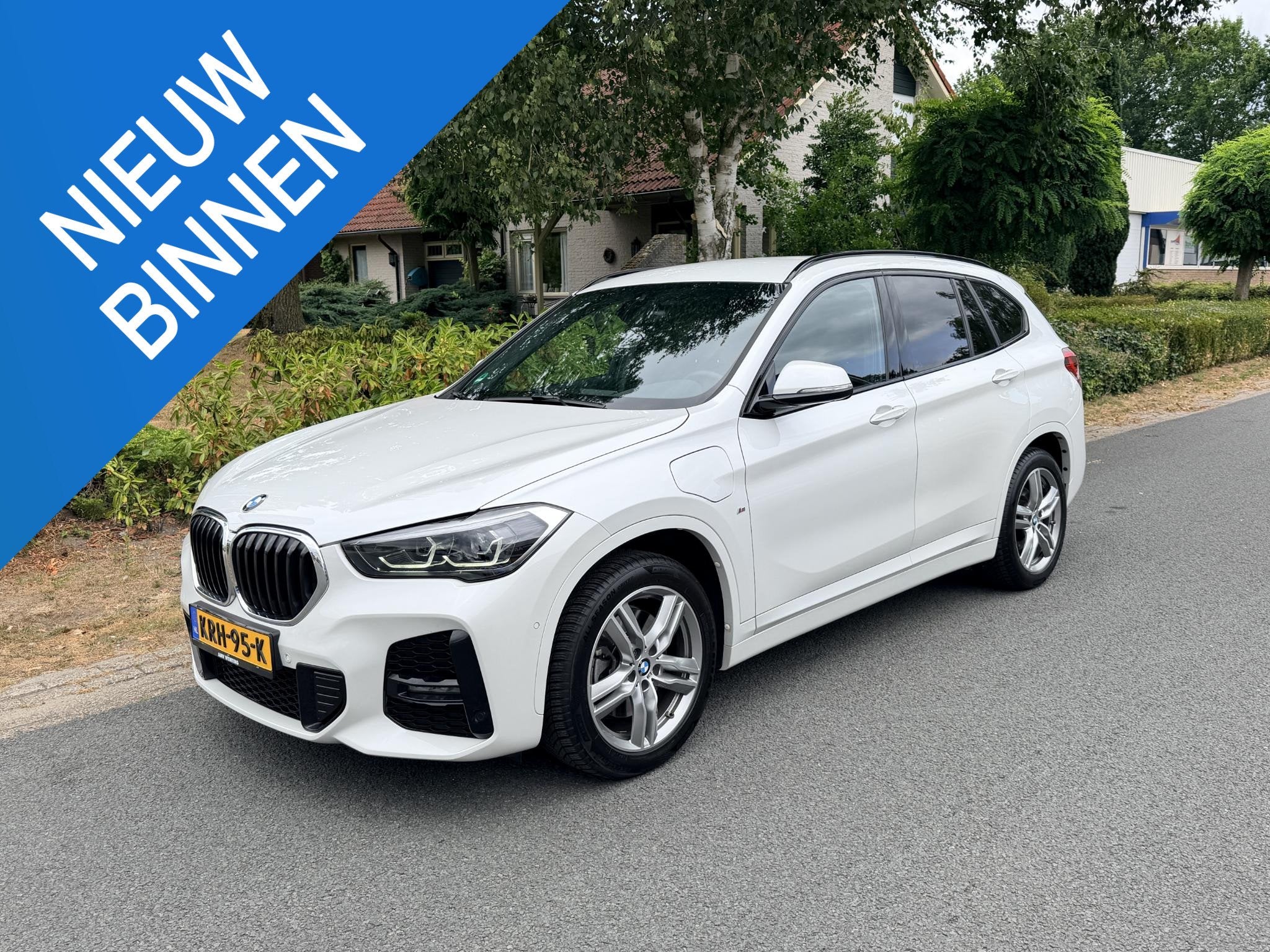 BMW X1 xDrive25e M-Sport 220PK PHEV Leder•Navi, Auto's, Gebruikt, Wit, Bedrijf, Vierwielaandrijving