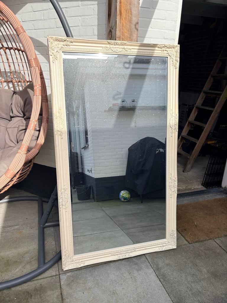 Grote brocante spiegel met sierlijke lijst, Ophalen