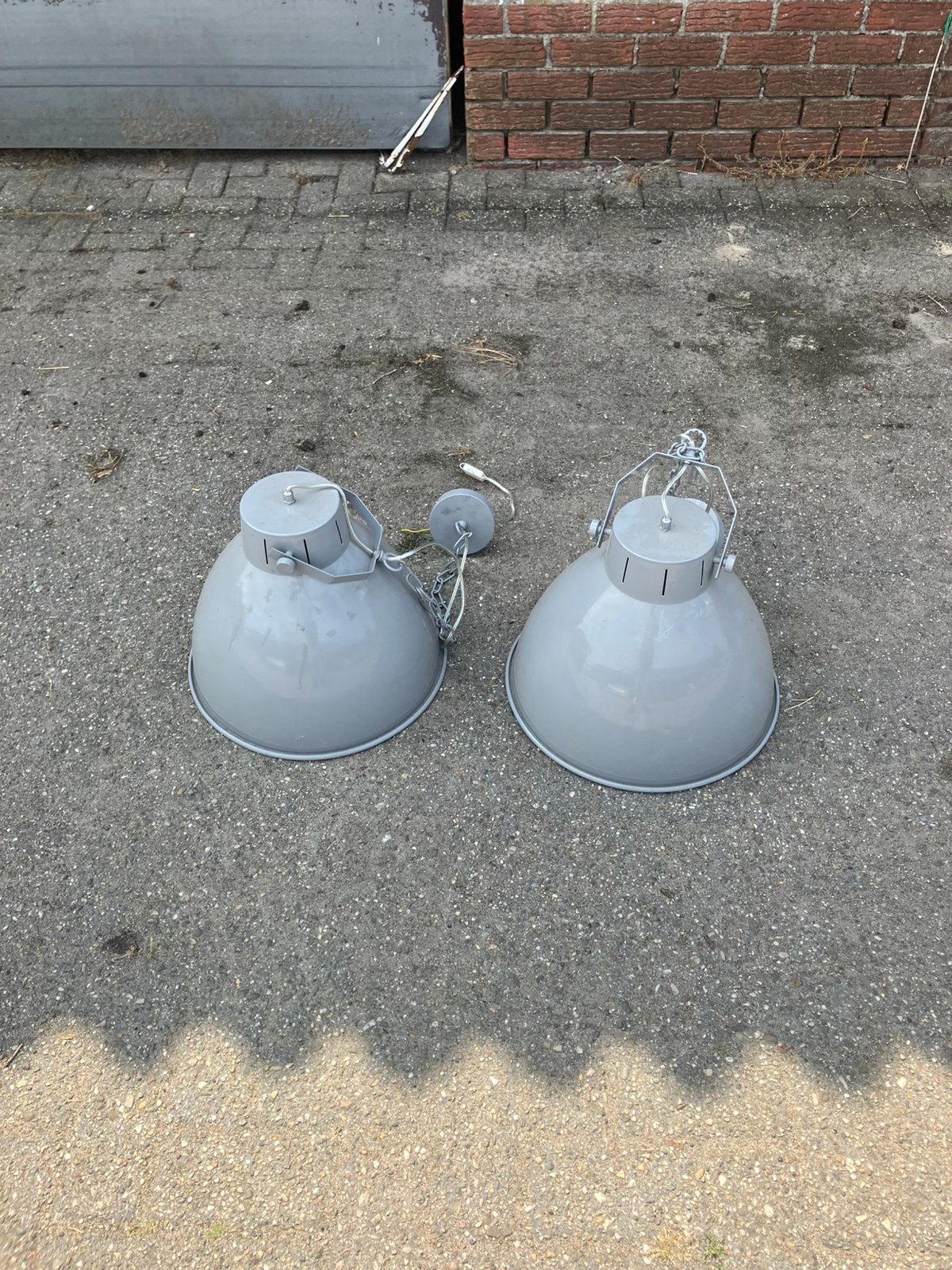 2 grote lampenkappen, Rond, Grijs, Ophalen, Metaal