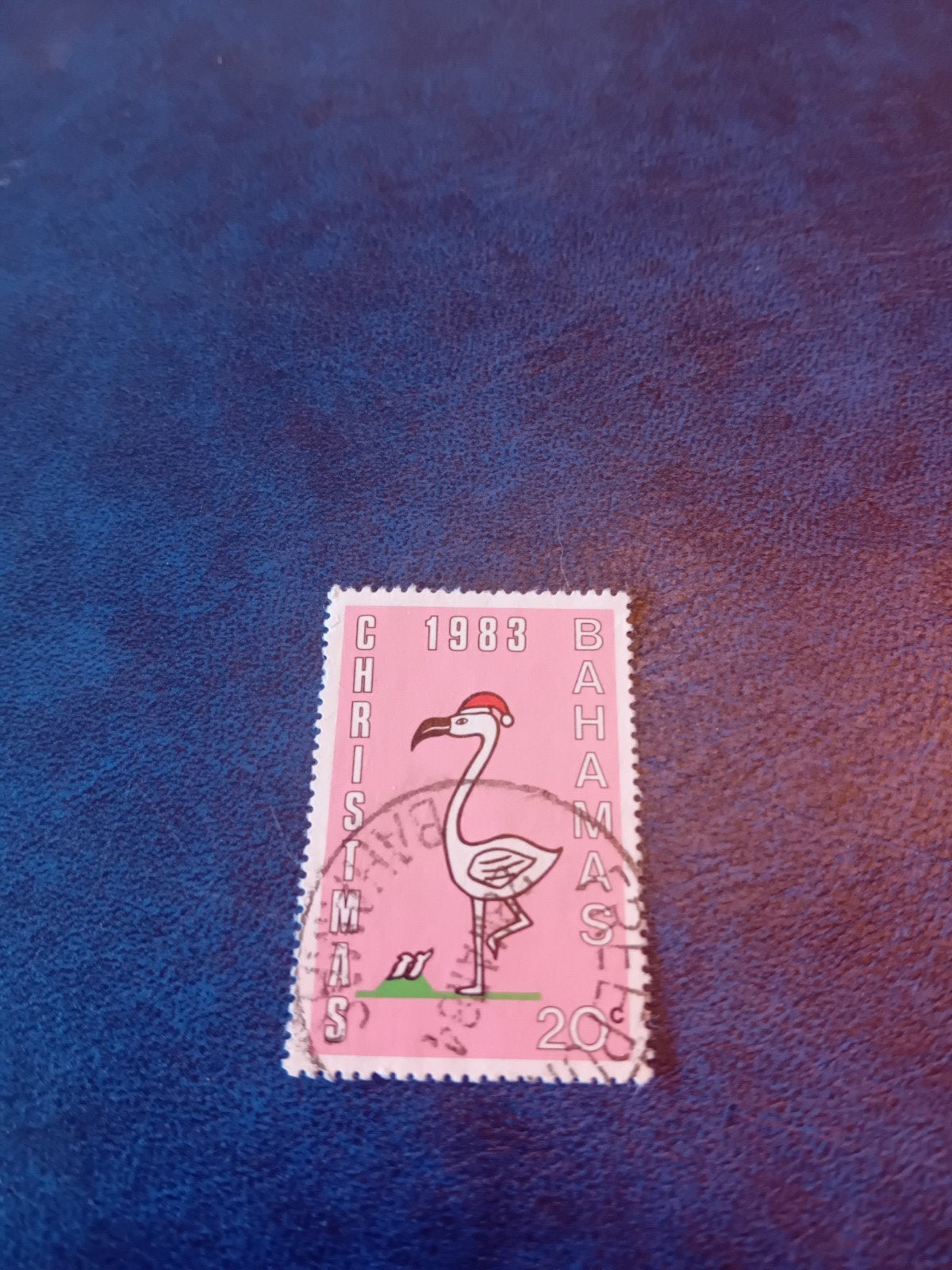 Kerstzegel Bahama's 1983 - Flamingo met kerstmuts, Ophalen of Verzenden, Gestempeld