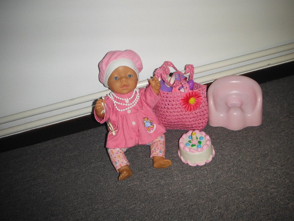 baby born is jarig  met acc, Kinderen en Baby's, Ophalen of Verzenden, Zo goed als nieuw, Babypop