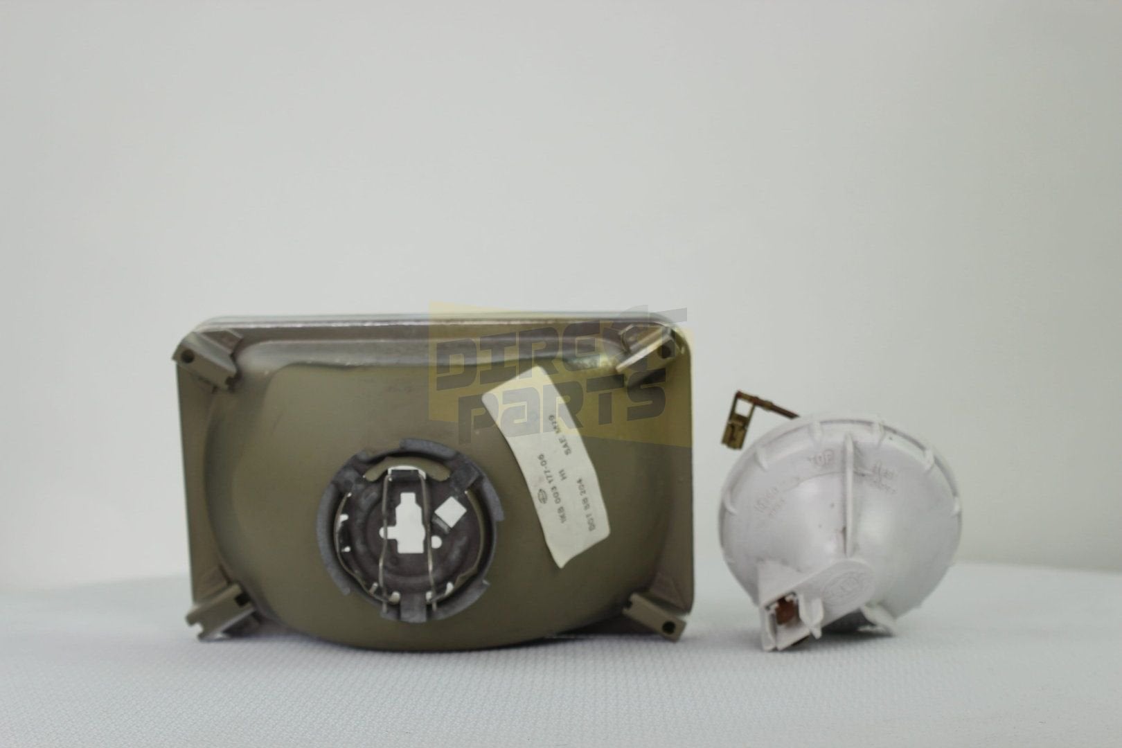 Mazda 929/ Nissan Laurel koplamp (L/R)   1KB003177061 RESTPA, -, -, Nissan, Nieuw