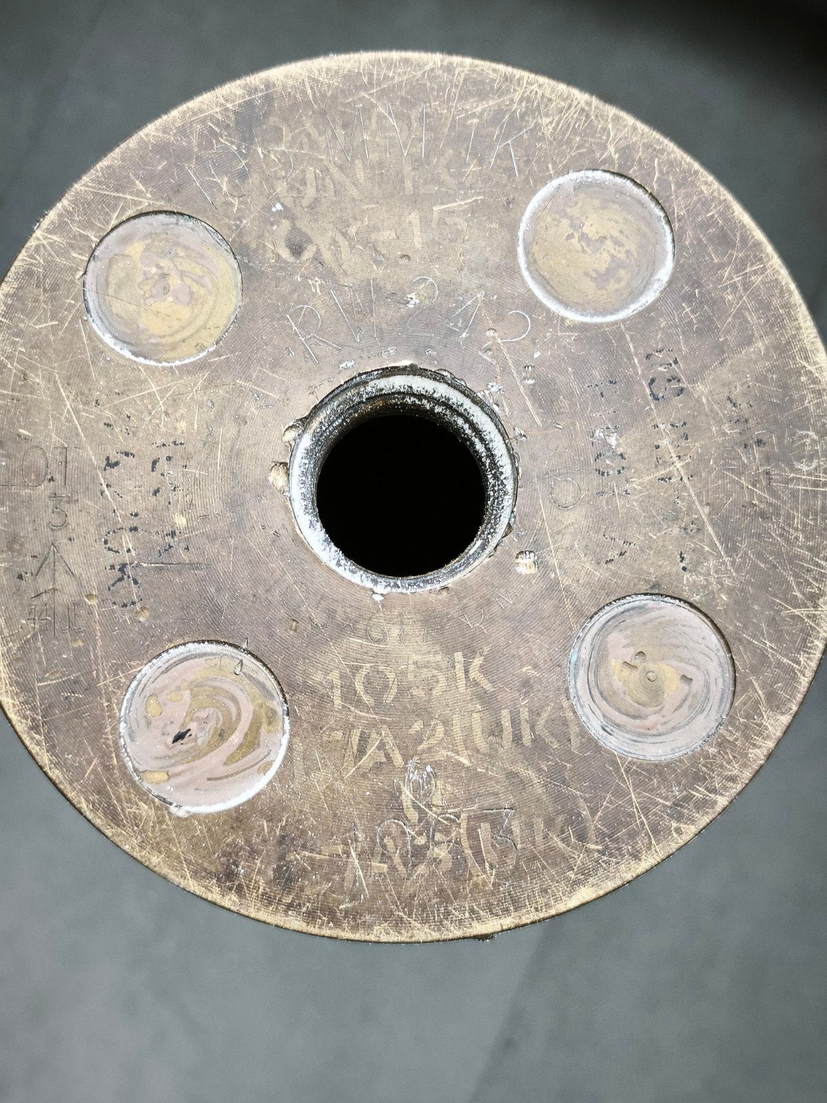 Zware Messing Tankhuls 105mm L7 (105x617R) uit 1963 -, Ophalen, Landmacht, Overige gebieden, Hulzen of Bodemvondsten
