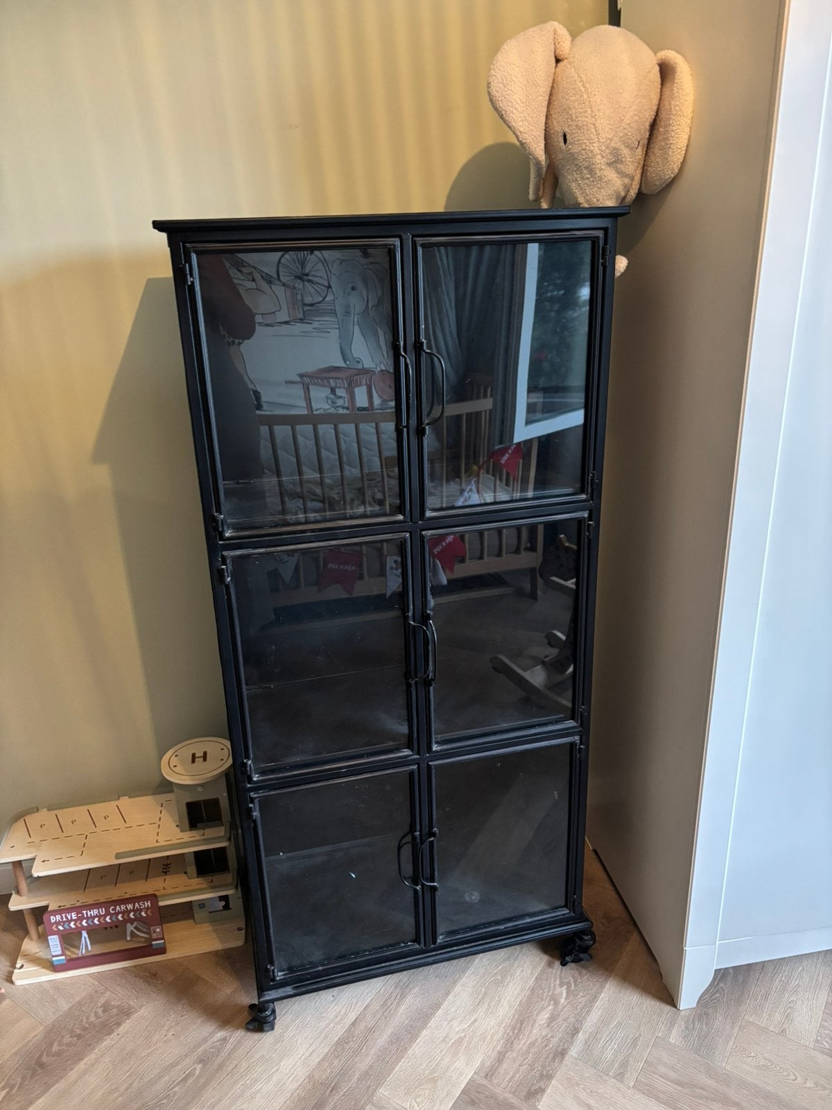 WOOOD vitrine kast, Ophalen, 50 tot 100 cm, Zo goed als nieuw, 150 tot 200 cm