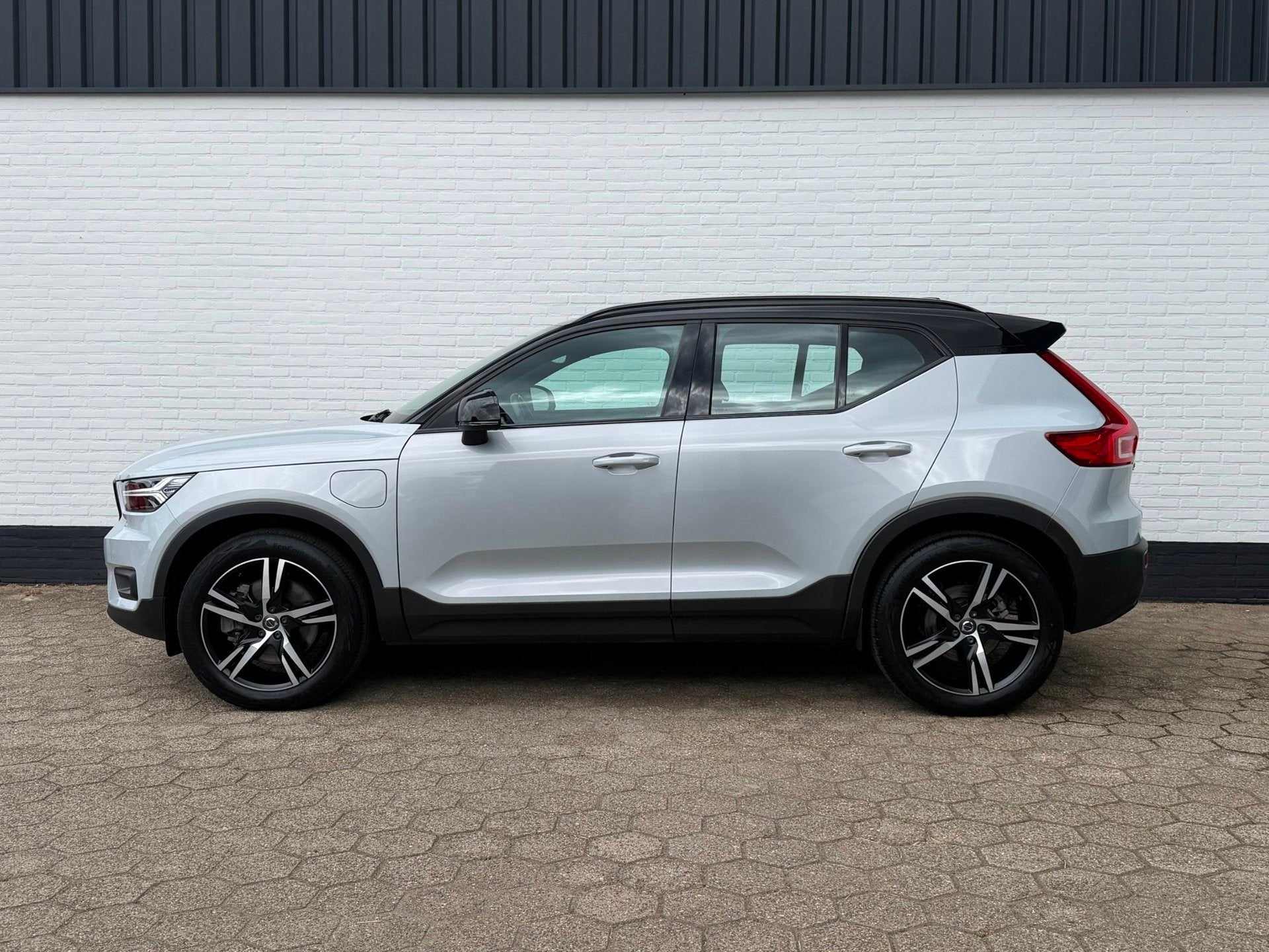 Volvo XC40 Recharge R-Design ACC l TREKHAAK l H/K l BLIS l 1, Auto's, Zwart, Bedrijf, Hybride Elektrisch/Benzine, 3 cilinders