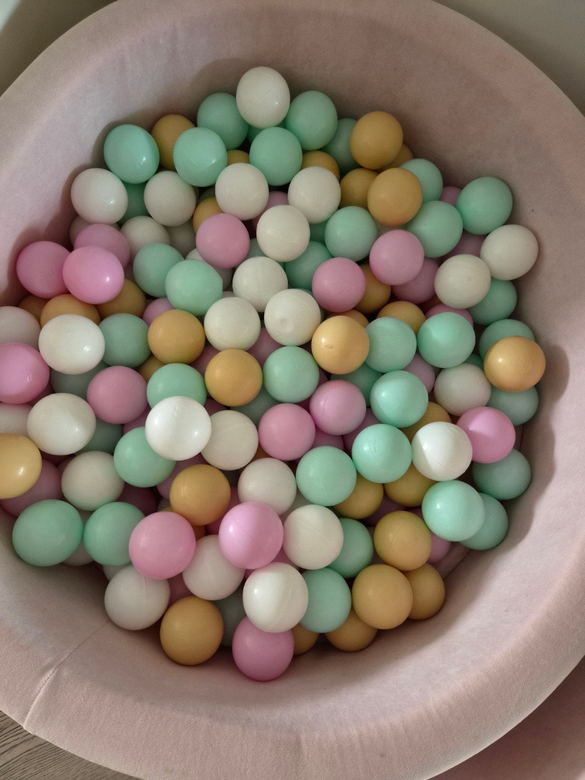 Ballen voor ballenbak in zachte kleuren (excl. ballenbak), Ophalen of Verzenden, Zo goed als nieuw, Jongen of Meisje