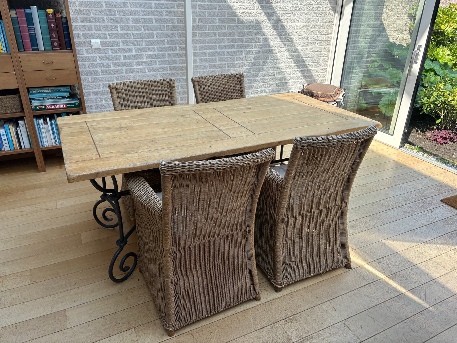 Eikenhouten eettafel met gietijzeren onderstel, Ophalen, Gebruikt, Eikenhout, 50 tot 100 cm