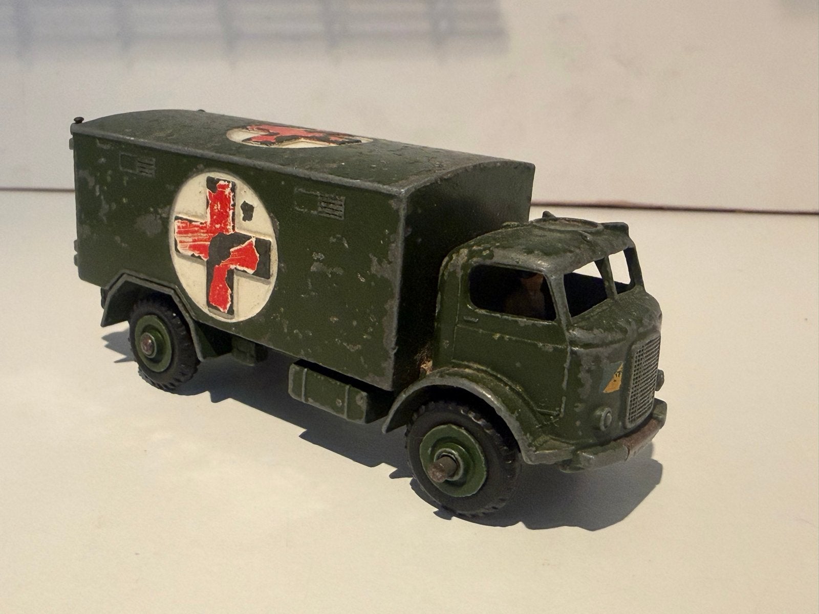 Vintage Dinky Toys Militaire Ambulance (Made in England), Ophalen of Verzenden, Gebruikt