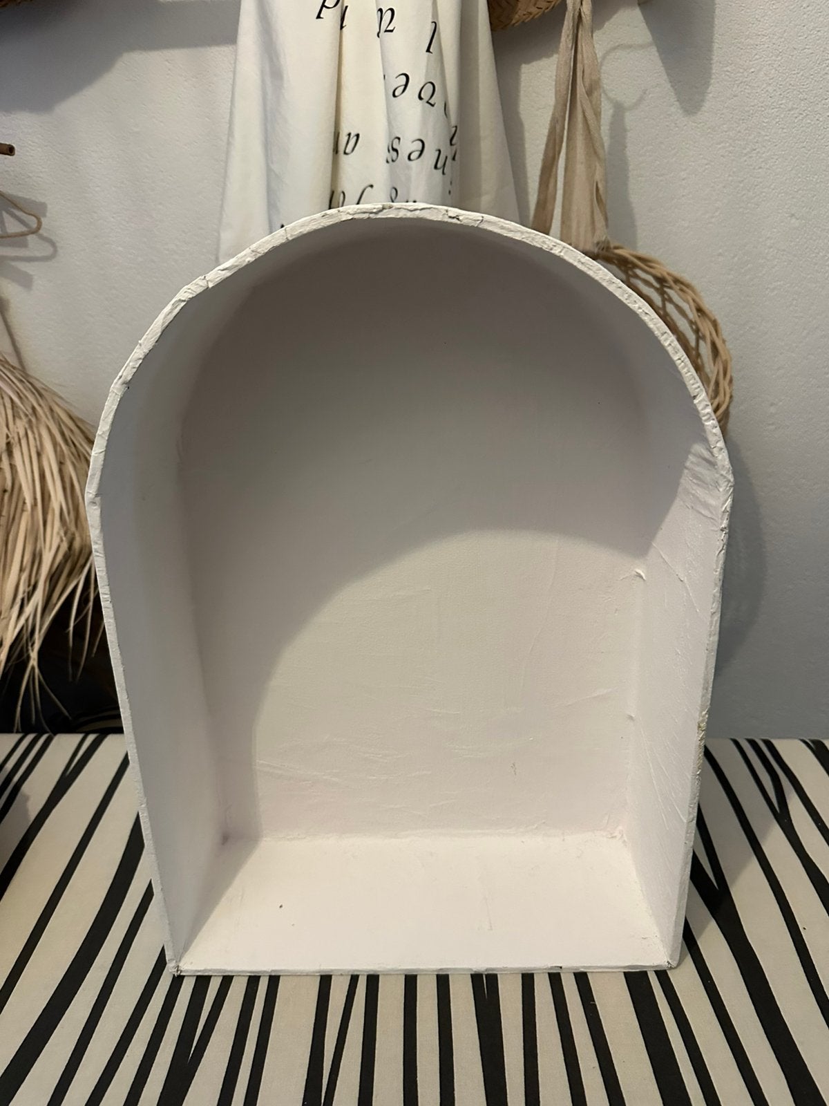 Papier mache nis, Huis en Inrichting, Ophalen of Verzenden, Zo goed als nieuw, Rond, Overige materialen