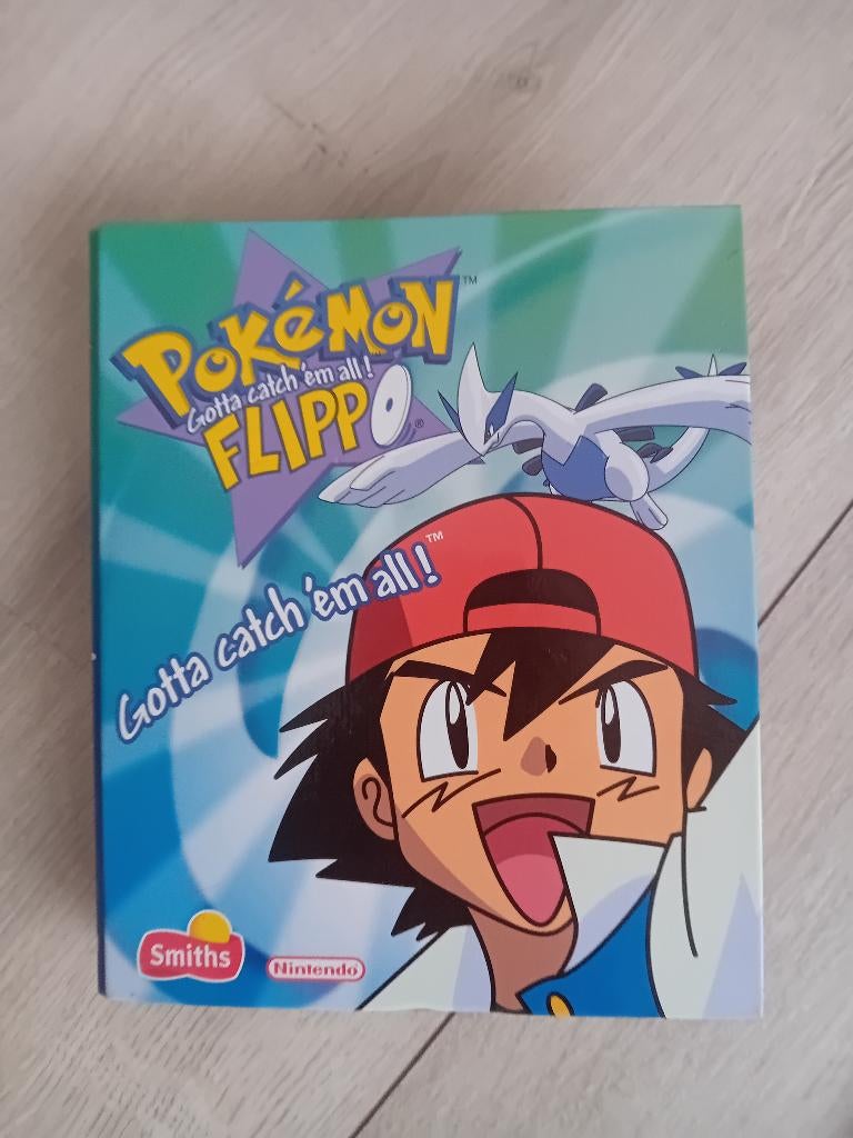 Pokémon flippo verzamelmap compleet/74 stuks/+ poster, Verzamelen, Flippo's, Ophalen of Verzenden, Map, Album of Poster, Met verzamelmap(pen)