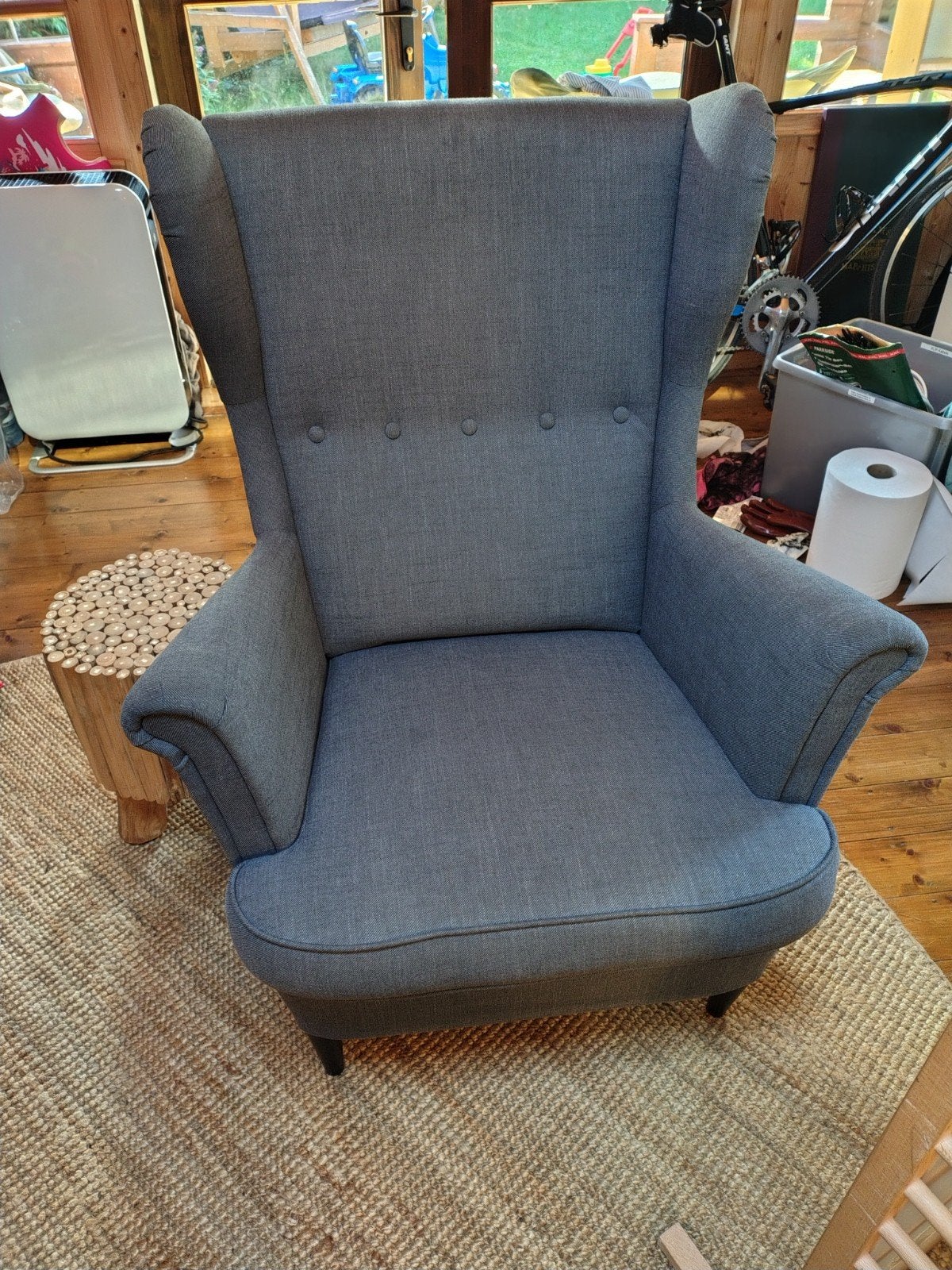 STRANDMON Comfortabele grijze fauteuil, Ophalen, 75 tot 100 cm, Zo goed als nieuw, Klassiek, Tijdloos
