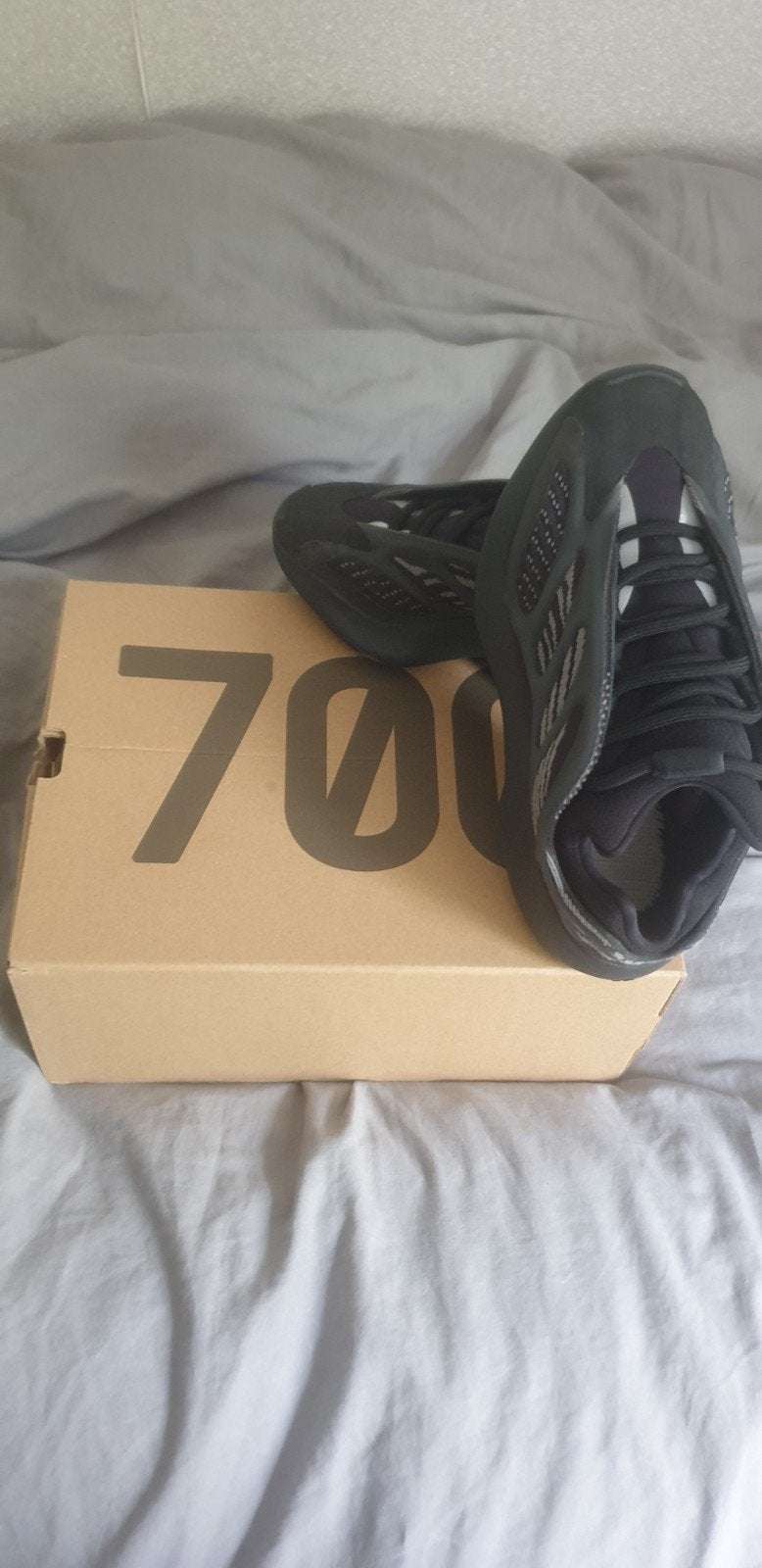 adidas yeezy 700, Ophalen of Verzenden, Zo goed als nieuw, Zwart