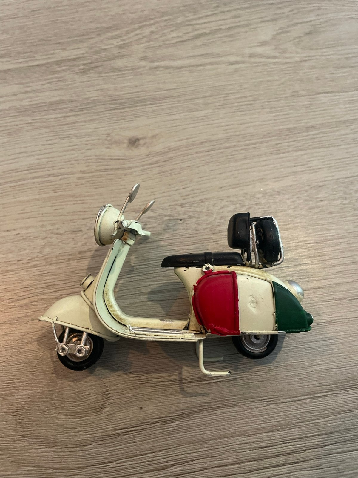 Metalen miniatuur scooter retro/Vespa stijl, Vintage, Gebruikt, Meerkleurig, Ophalen of Verzenden