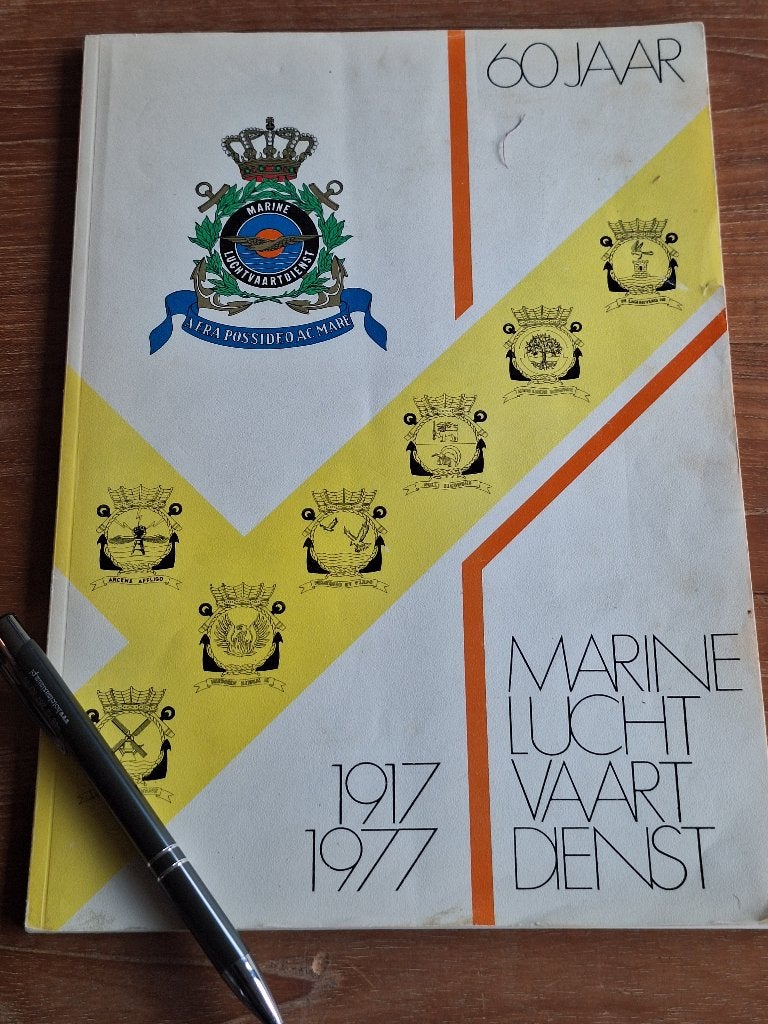 60 jaar Marine Luchtvaartdienst 1917-1977, Boeken, Ophalen of Verzenden, Tweede Wereldoorlog, Gelezen, Overige onderwerpen