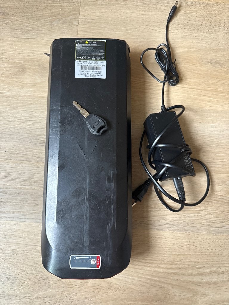 E-bike accu (aperyder a10pro) met lader en sleutel, Ophalen of Verzenden, Zo goed als nieuw