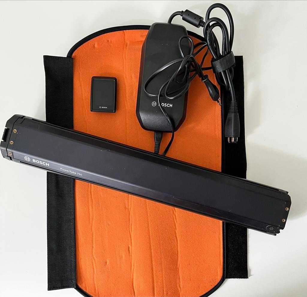 Bosch PowerTube 750 accu met lader en display en GRATIS hoes, Fietsen en Brommers, Fietsaccessoires | Fietsaccu's, Ophalen, Zo goed als nieuw