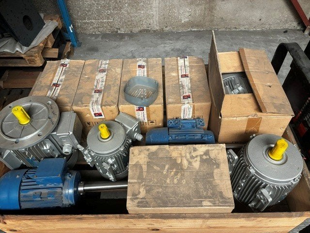 partij elektromotoren, Doe-het-zelf en Verbouw, Motoren, Ophalen, Nieuw, Elektromotor