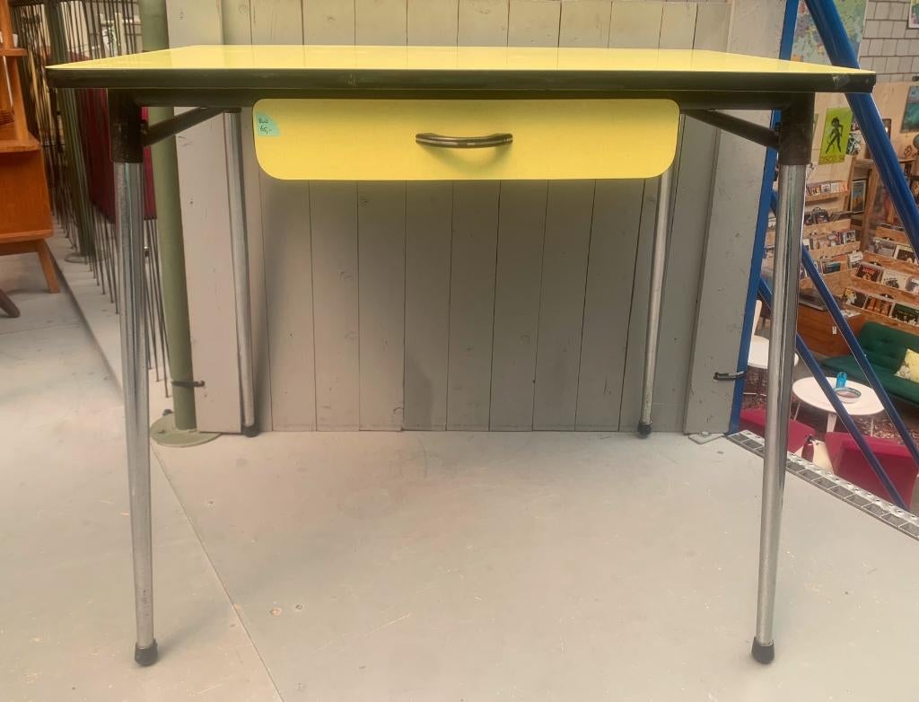 Keukentafel geel formica met lade - vintage retro tafel, Huis en Inrichting, Tafels | Eettafels, Gebruikt, 50 tot 100 cm, 50 tot 100 cm