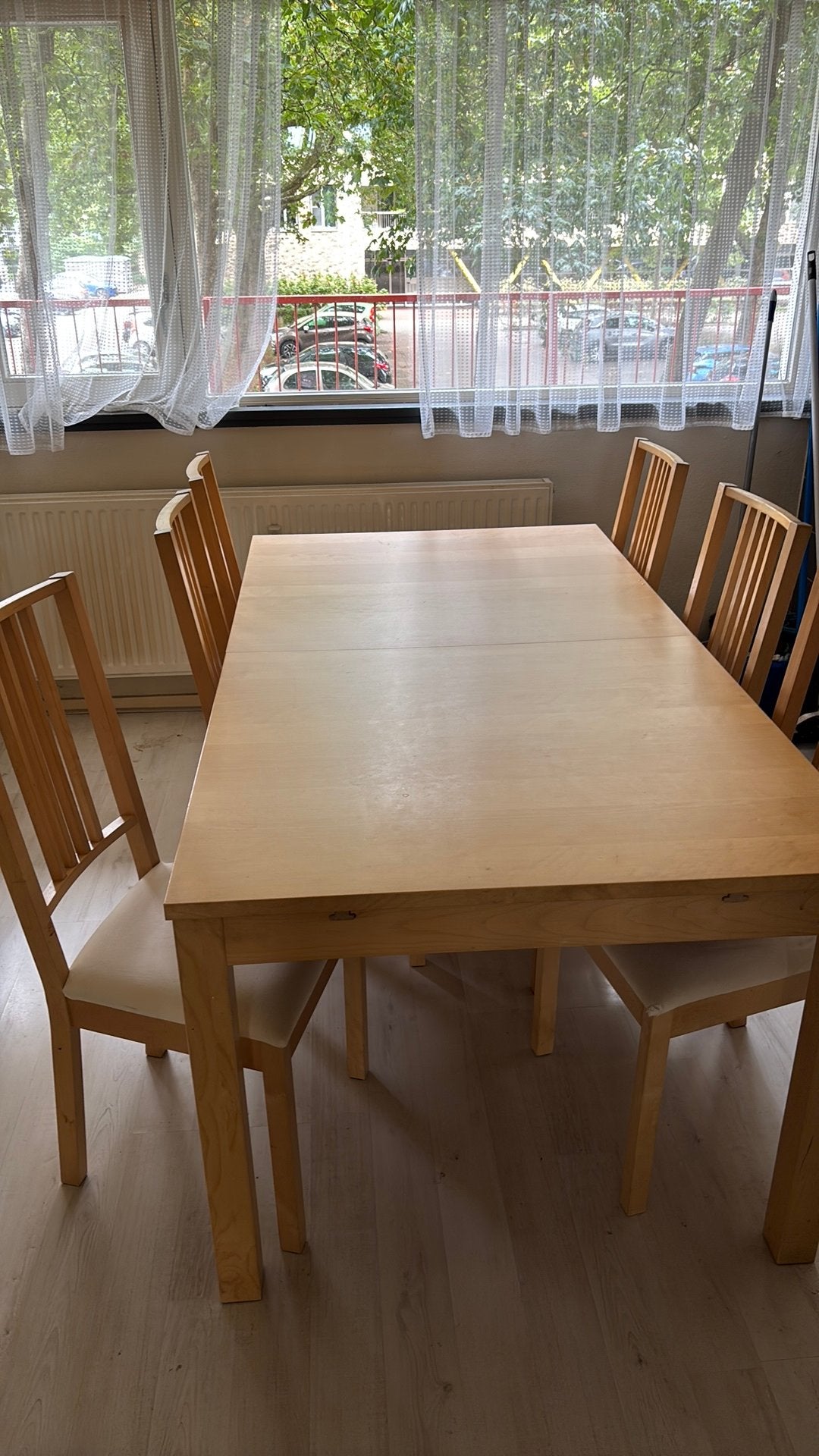 Gratis grenen uitschuifbare keuken/eettafel en 6 stoelen