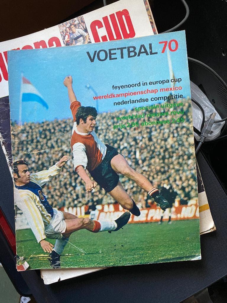 Voetbalverzamelaar: Nieuwe Revu Voetbal 1969-1971, Verzamelen, Ophalen of Verzenden, Gebruikt, Overige sporten, Boek of Tijdschrift