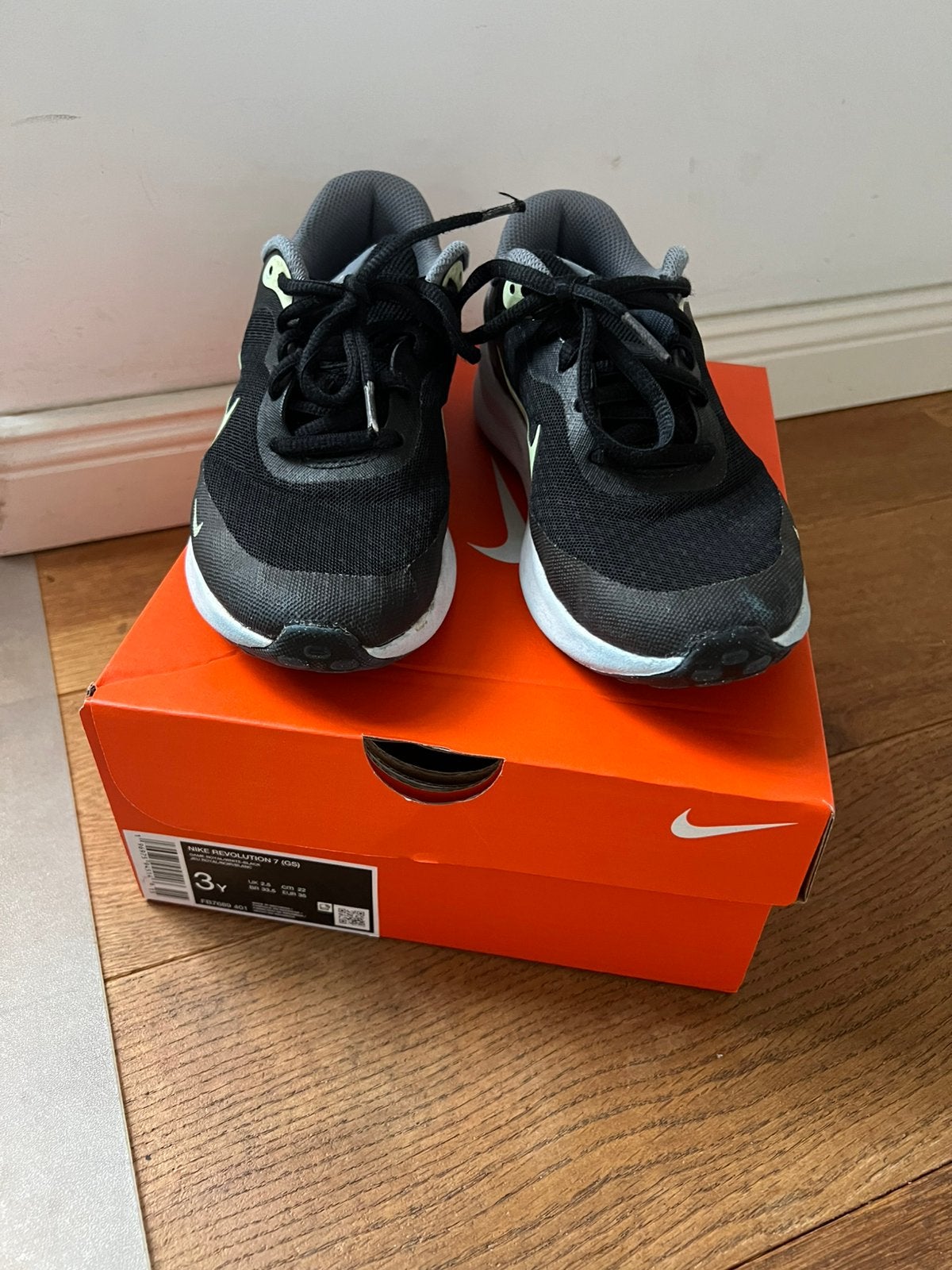 Nike Revolution 7 maat 34 in goede conditie, Ophalen of Verzenden, Zo goed als nieuw, Jongen of Meisje, Sportschoenen