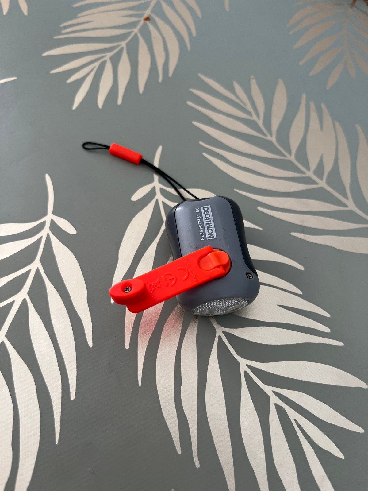 Decathlon Forclaz Dynamo Zaklamp - Compact en Handig, Ophalen, Gebruikt, Accu