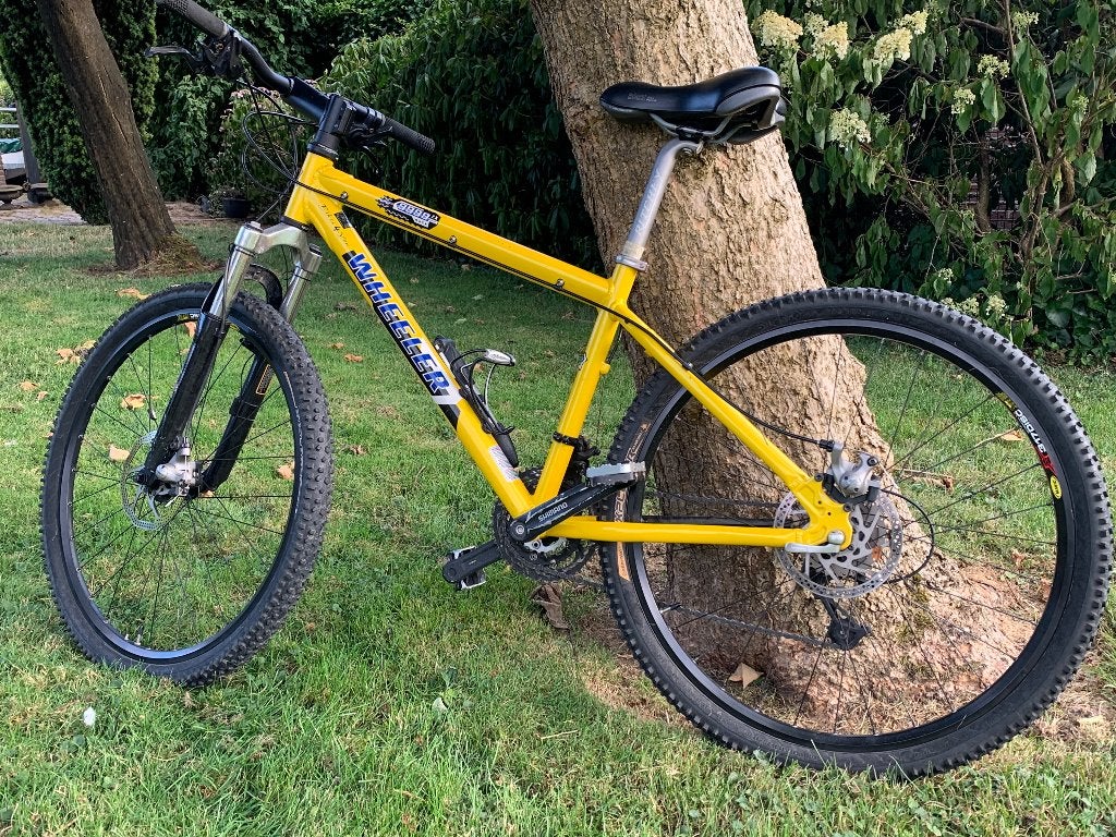 Mtb gele Wheeler, schoenen en helm, Ophalen, Gebruikt