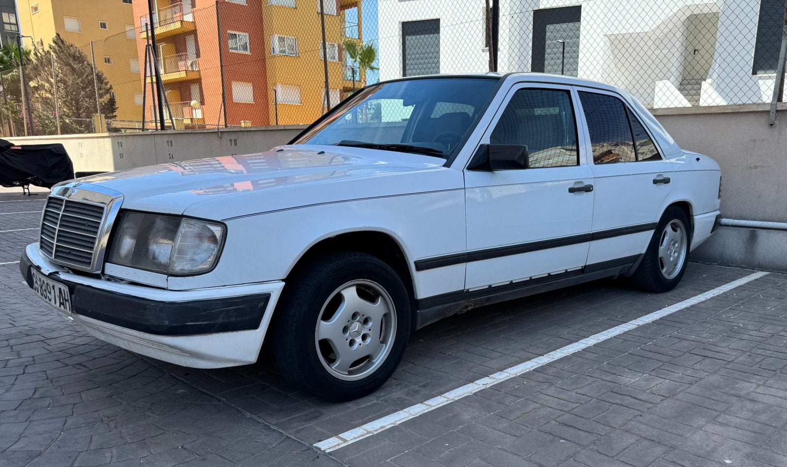 Mercedes 300 D belastingvrij !!, Auto's, Wit, Grijs, Particulier, Sedan