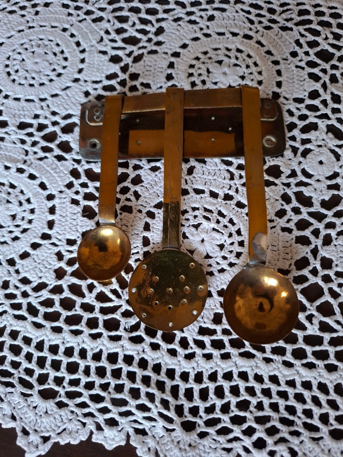 Klein geel koperen potlepel setje decoratief sierstuk, Antiek en Kunst, Ophalen of Verzenden