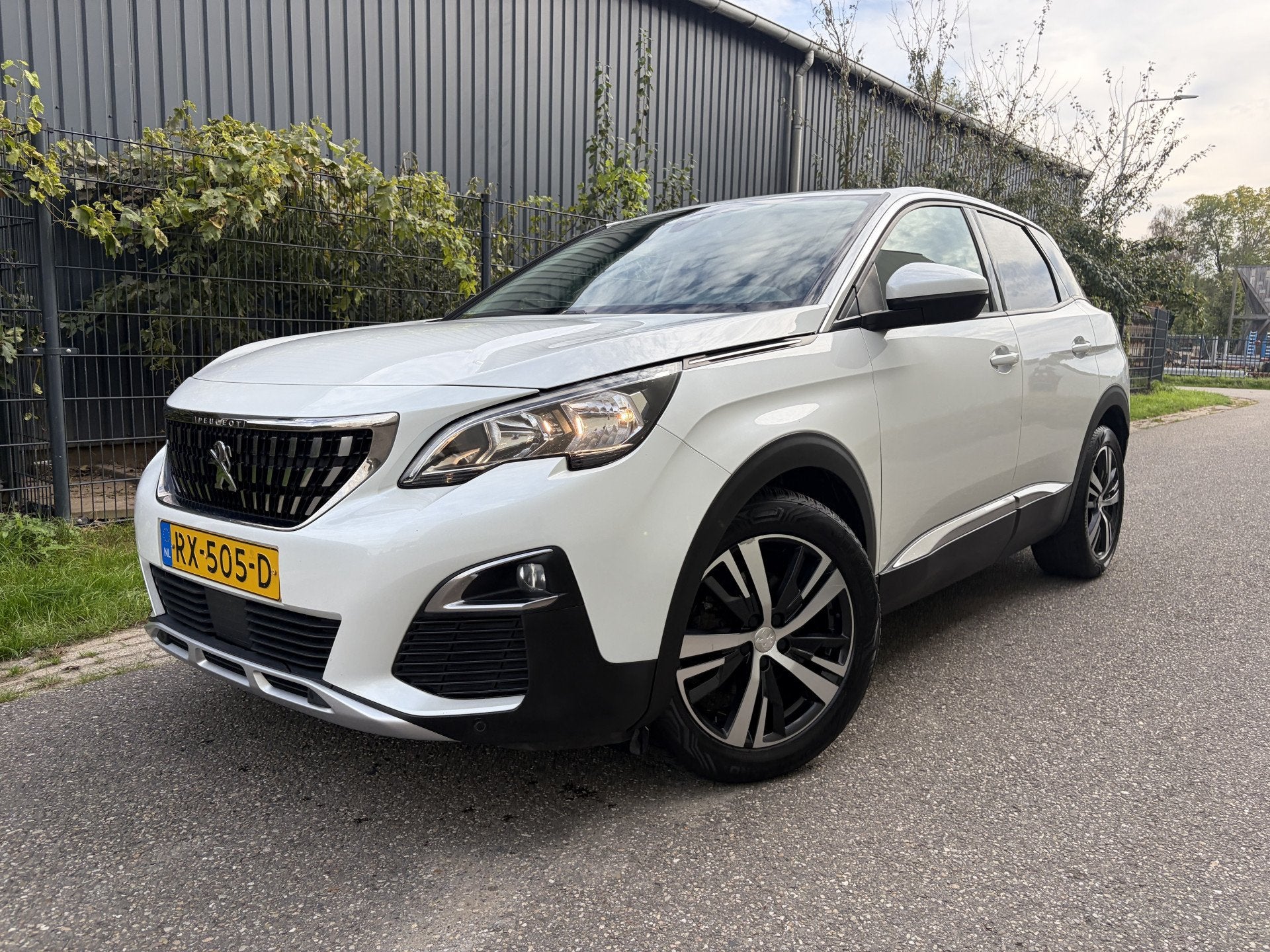 Peugeot 3008 1.2 PureTech Allure / AUTOMAAT / NAVI / CRUISE, Gebruikt, Euro 6, 1199 cc, Wit