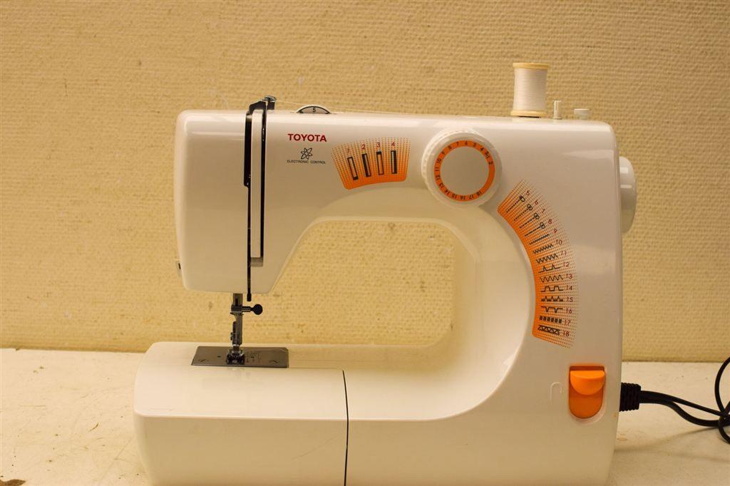 Toyota electronic Control naaimachine 48044