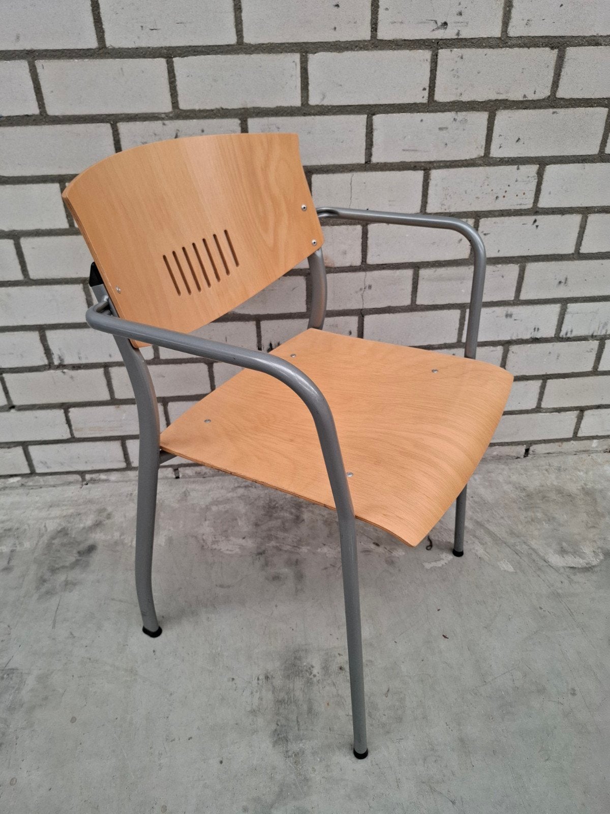 20 Stoelen stapelbaar, Ophalen, Zo goed als nieuw, Grijs, Vijf, Zes of meer stoelen