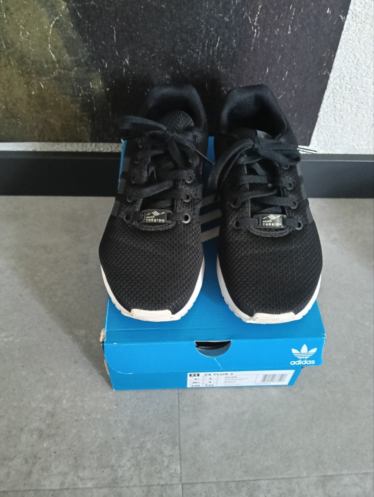 Adidas sneakers zwart maat 36 2/3, Sport en Fitness, Loopsport en Atletiek, Ophalen of Verzenden, Zo goed als nieuw, Hardloopschoenen